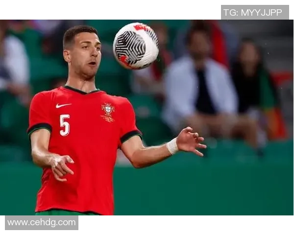 足球明星经典瞬间回顾展现他们在绿茵场上的辉煌时刻与激情四溢的表演 足球明星经典瞬间回顾展现他们在绿茵场上的辉煌时刻与激情四溢的表演