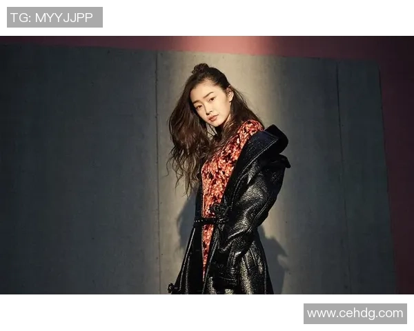 足球明星纪梵希毛衣时尚搭配解析与精选图片展示