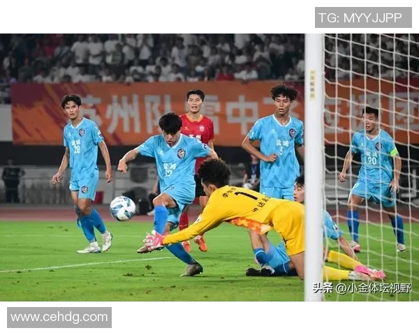 足球明星背手出场引发热议球迷纷纷猜测背后故事与心情 足球明星背手出场引发热议球迷纷纷猜测背后故事与心情